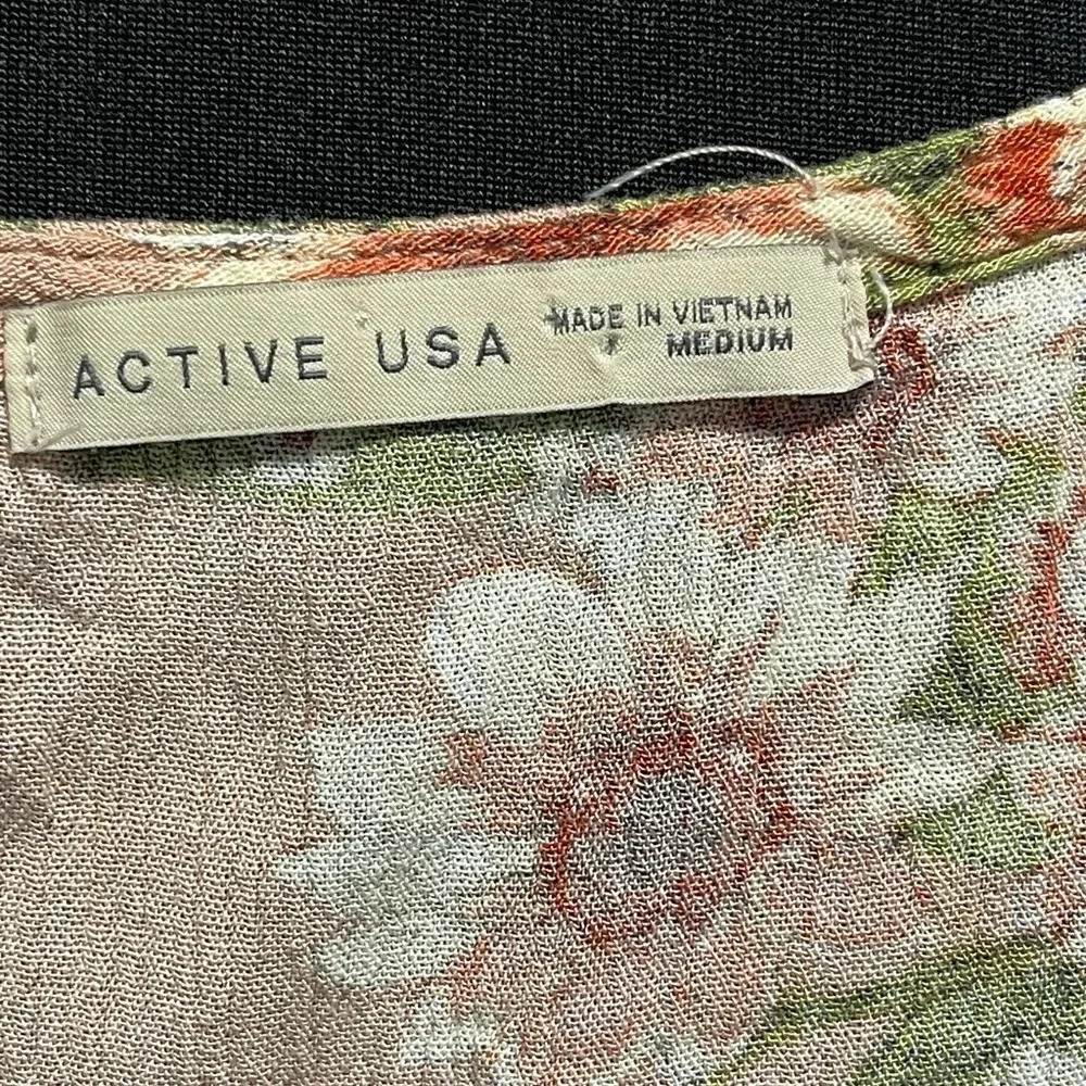 Floral Flare Sleeve Crop Top with button up and tie front Size Medium - Picture 5 of 6